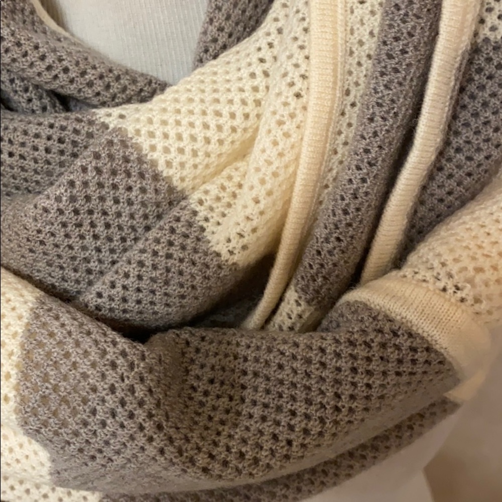 Lululemon Infinity Scarf - Picture 2 of 3